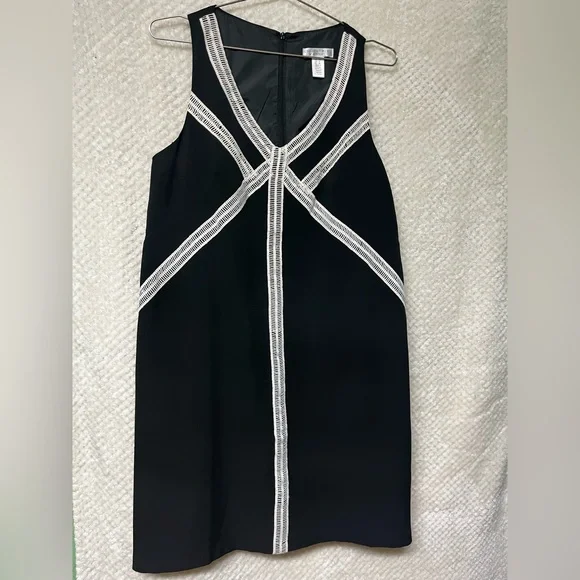 London Times Dress Black with White Accents V Neckline Work Dress Size 12P - Picture 3 of 9